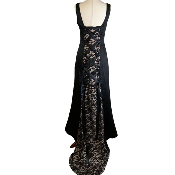 FLIP Elegant Black Formal Gown With Lace Back & Train - Size 3/4 - Picture 2 of 8